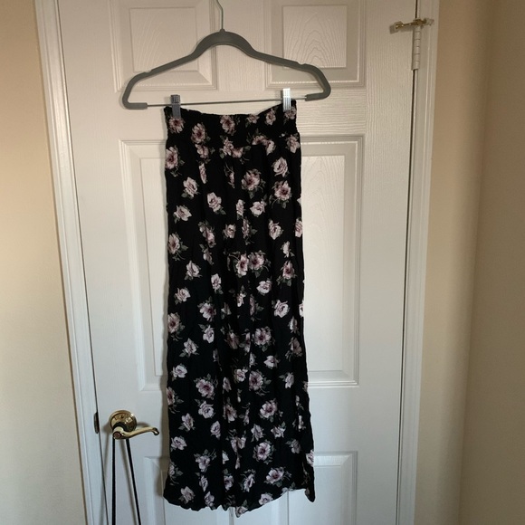 🖤🌚Bohemian go w/ the wind flowing flower pants - Picture 3 of 3